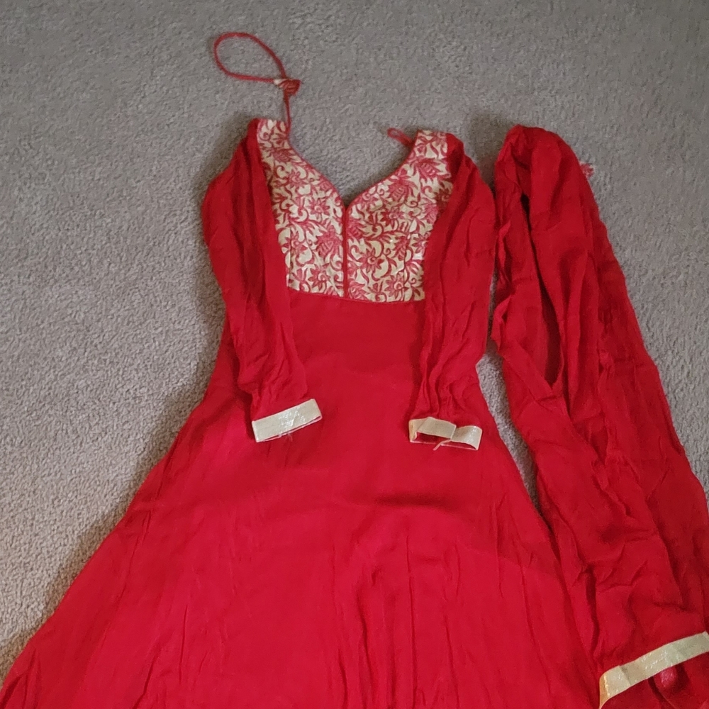 Dress - Picture 4 of 4